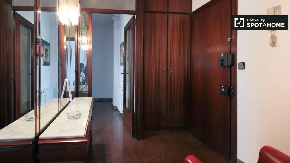 Room in El Besós i el Maresme