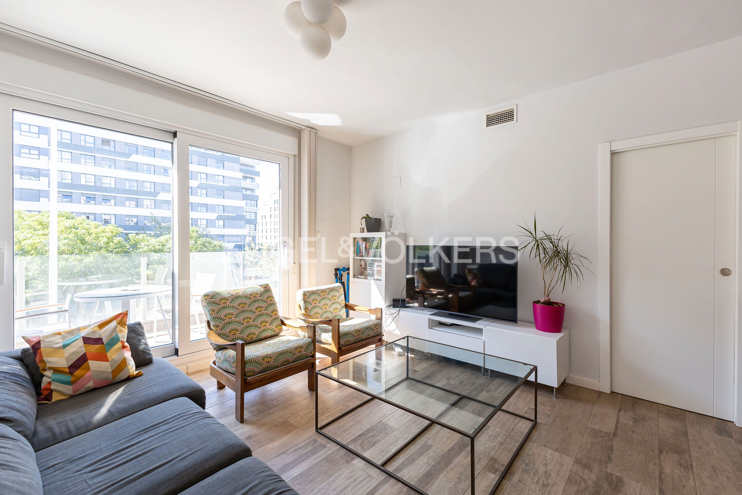 Vista exterior de Apartamento en venta en  Madrid Capital con Aire acondicionado, Calefacción y Jardín privado