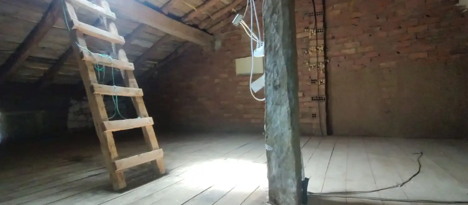 Casa adosada en venda a Escuderos, Campaspero