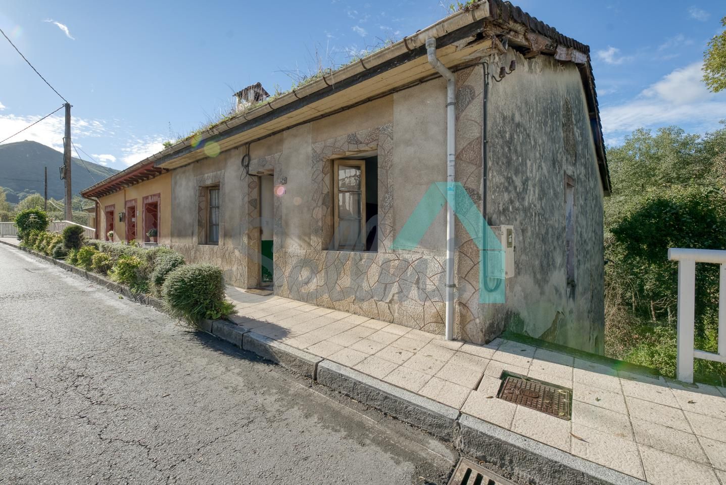 Vista exterior de Casa adosada en venta en Oviedo 