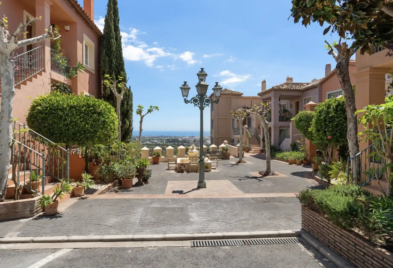 Vista exterior de Ático en venta en Benahavís con Aire acondicionado, Calefacción y Terraza