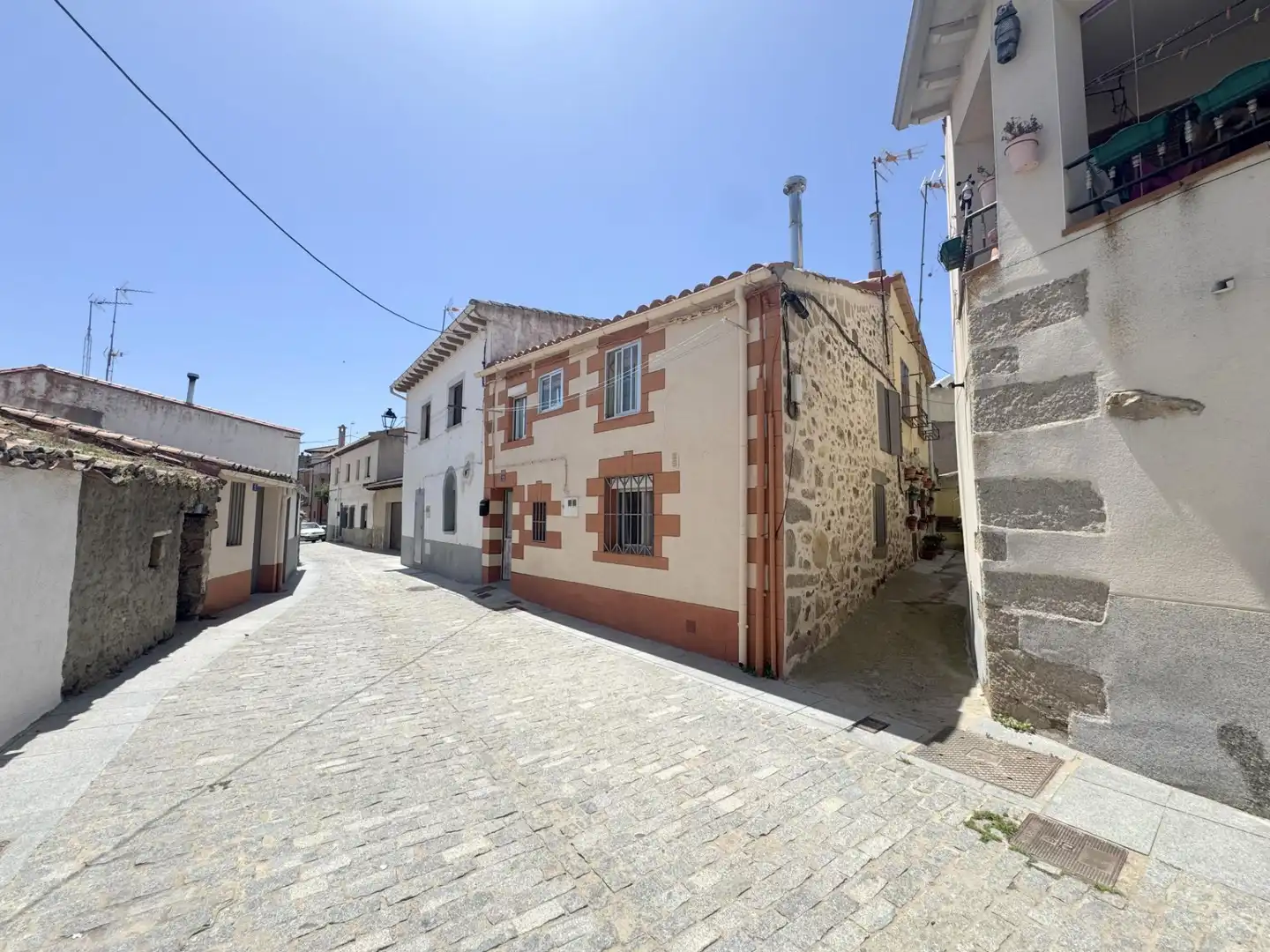 Exterior view of Houses for sale in Tornadizos de Ávila  with Heating