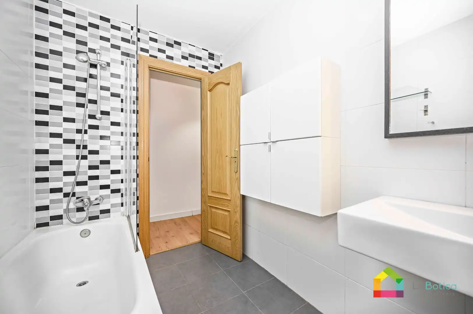 Baño de Piso en venta en Toledo con Aire acondicionado, Calefacción y Trastero