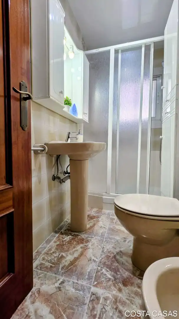 Baño de Piso en venta en Castelldefels con Aire acondicionado, Balcón y Alarma