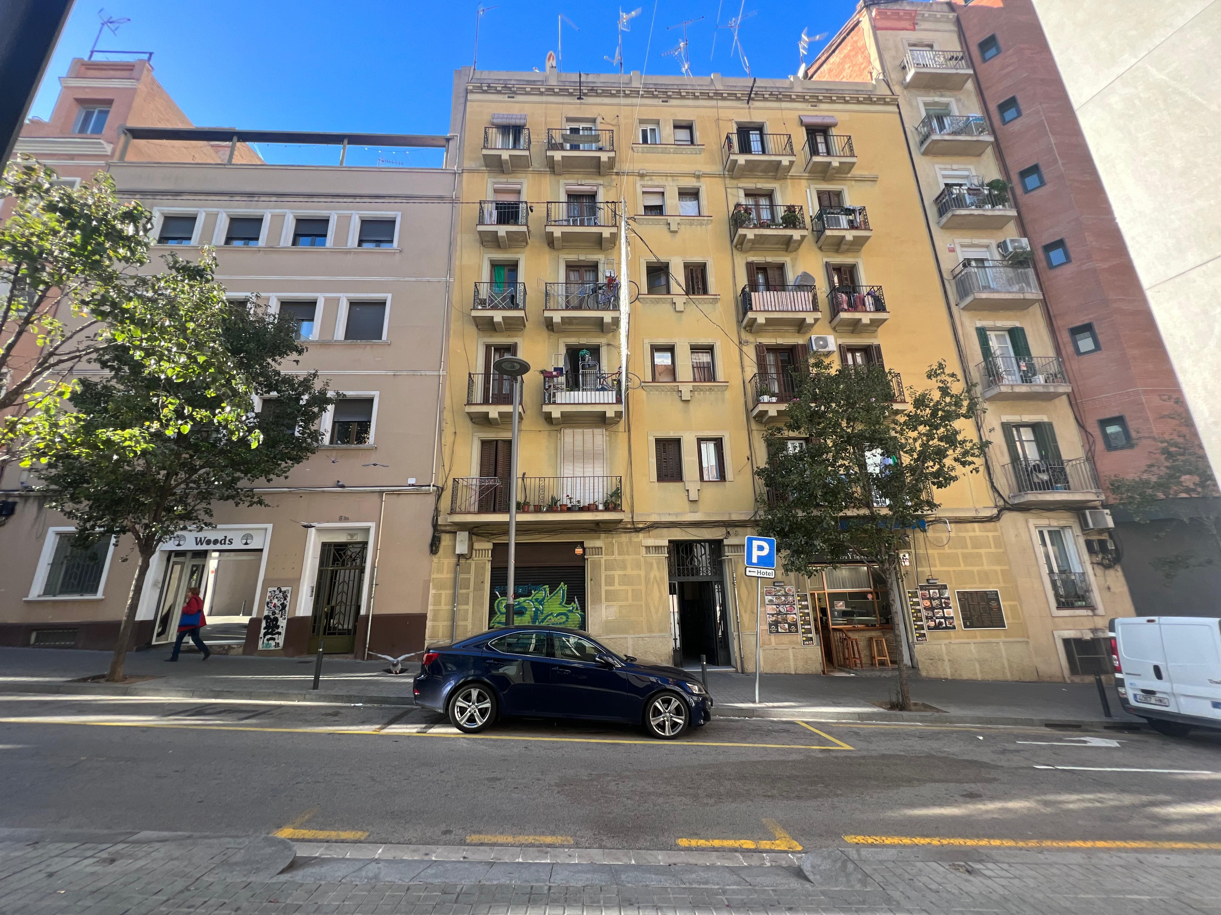 Vista exterior de Edifici en venda en  Barcelona Capital