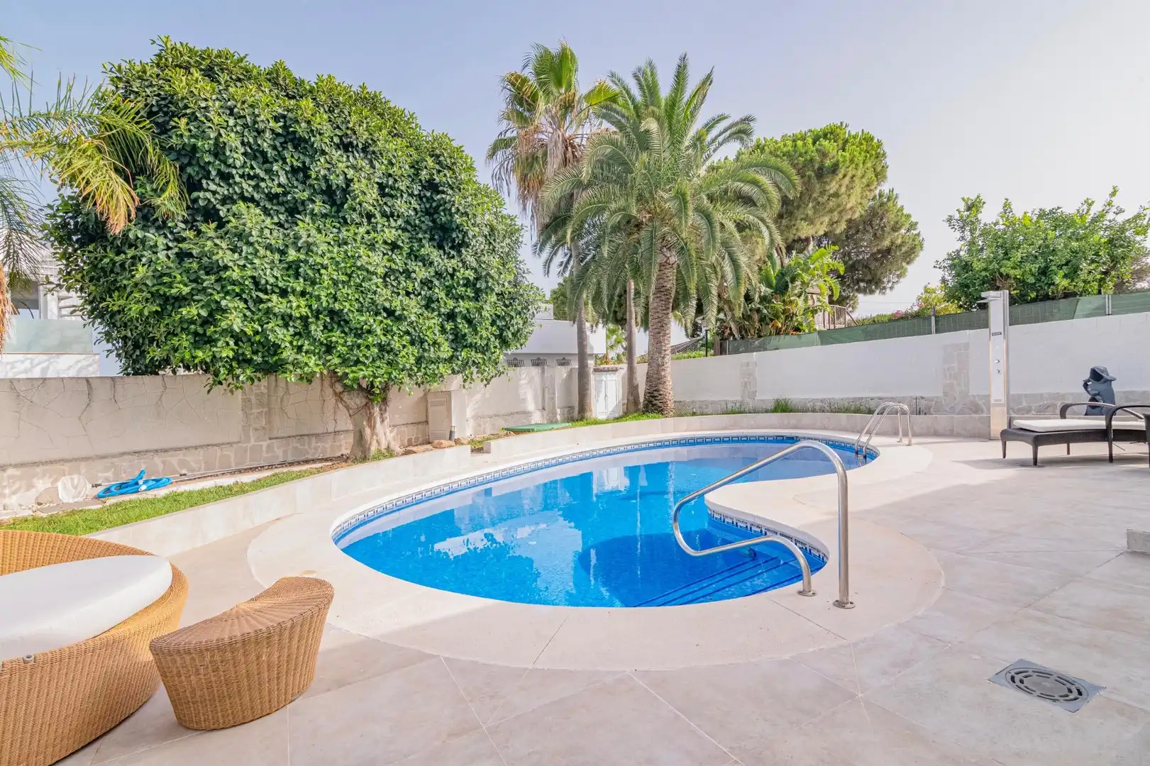 Piscina de Casa o xalet en venda en Marbella amb Aire condicionat, Calefacció i Jardí privat