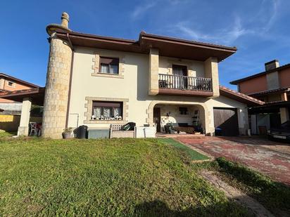 Exterior view of House or chalet for sale in Bárcena de Cicero  with Terrace and Balcony