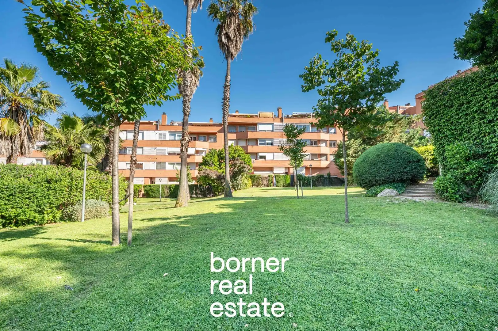 Vista exterior de Planta baixa en venda en Rubí amb Aire condicionat, Calefacció i Parquet