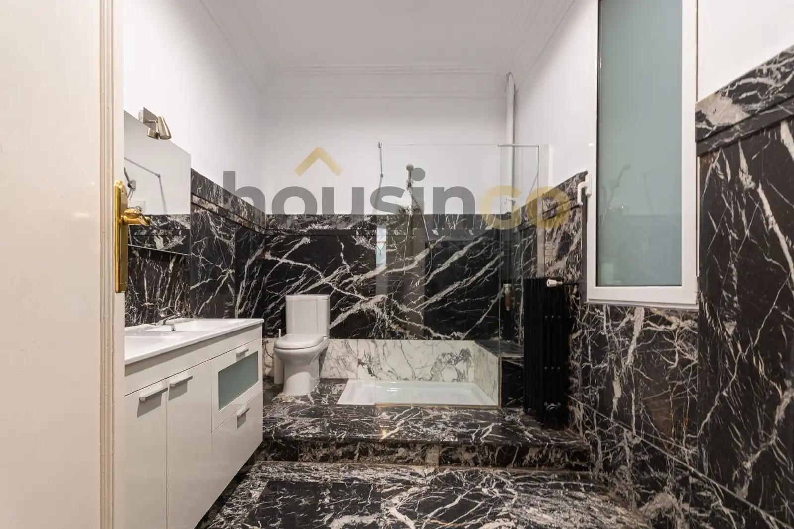 Bathroom of Office for rent in Madrid  with Air Conditioner, Heating and Balcony