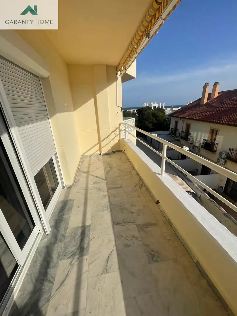 Piso con terraza en venta en La Carihuela - Los Nidos
