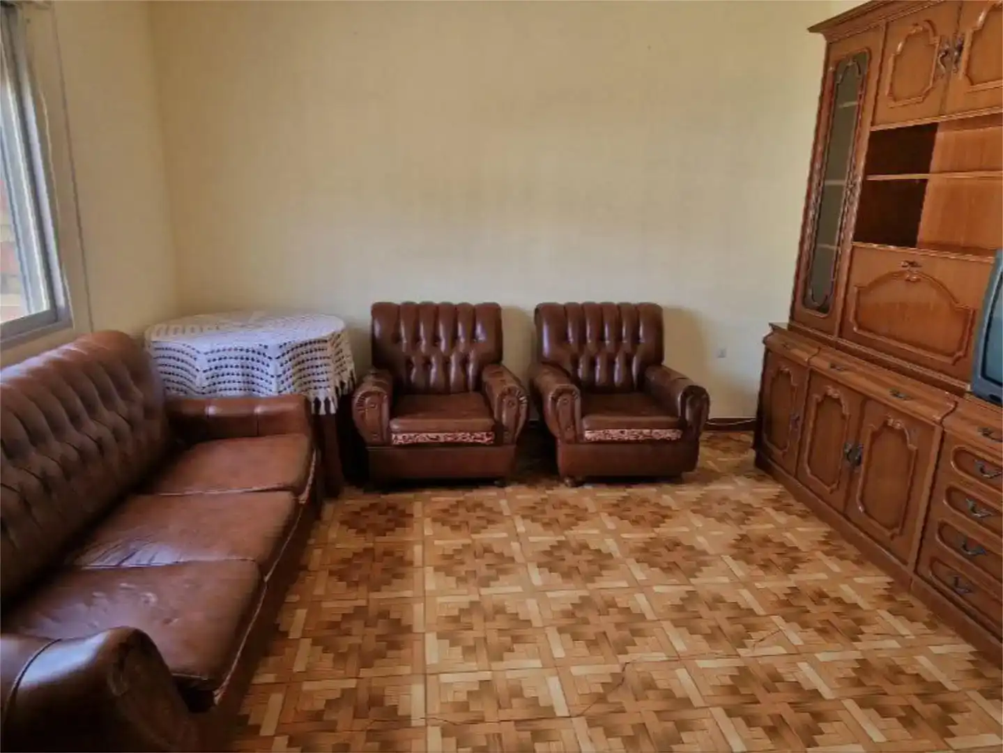 Sala d'estar de Casa o xalet en venda en Pinofranqueado amb Jardí privat, Traster i Moblat