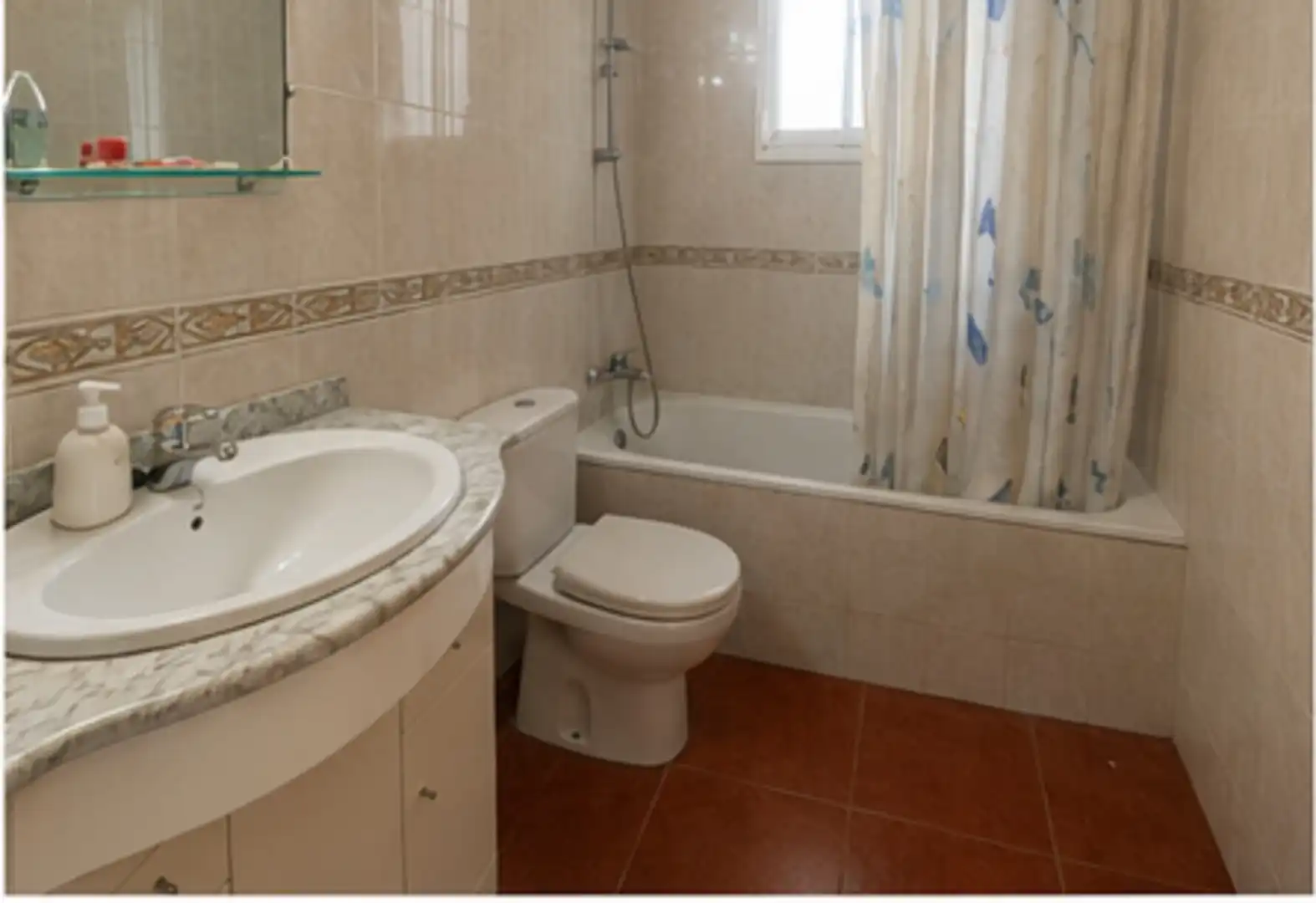 Bathroom of Flat for sale in Sevilla  with Air Conditioner, Heating and Furnished