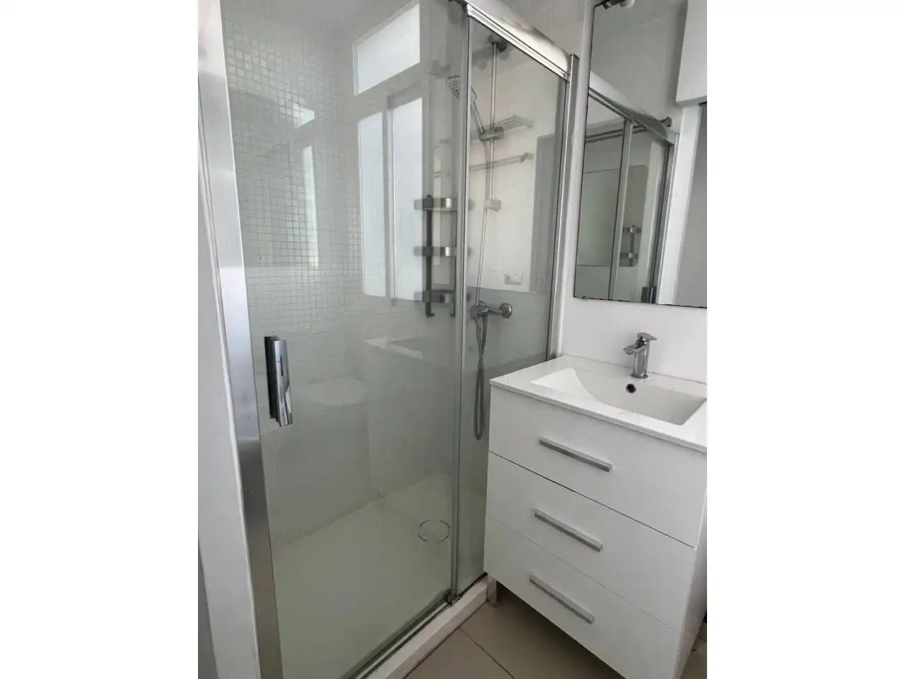 Bathroom of Attic for sale in Sevilla  with Air Conditioner, Terrace and Storage room