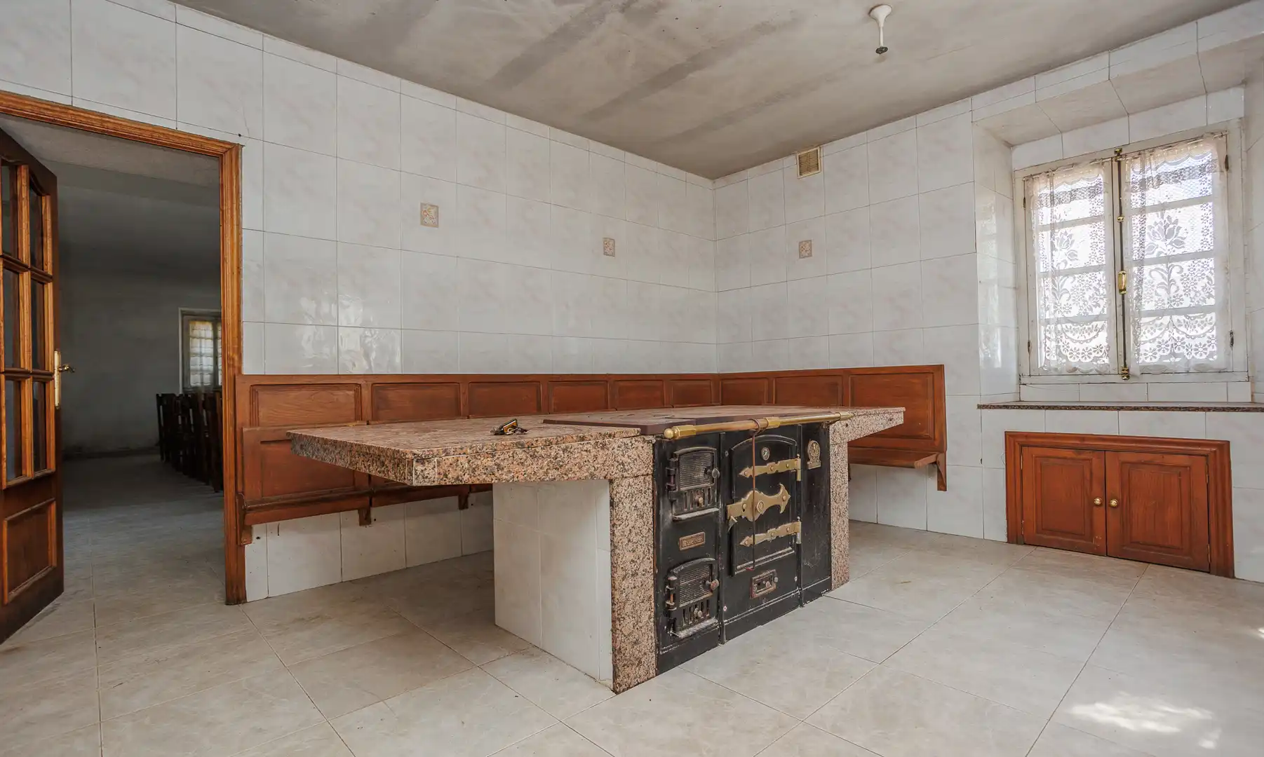Cocina de Finca rústica en venta en Lugo