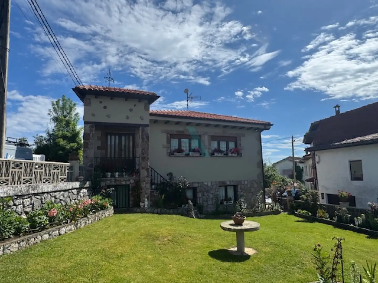 Vista exterior de Casa o xalet en venda en Llanes amb Jardí privat