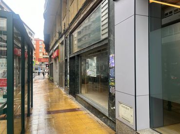 Local comercial en venta en Calle José María Pereda 22