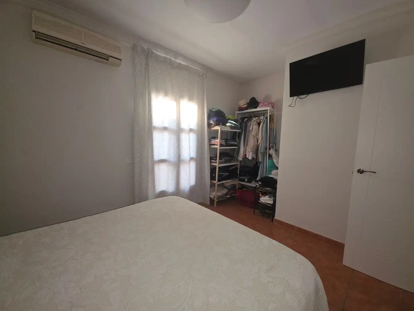 Habitación de Casa adosada en venta en Dos Hermanas con Aire acondicionado, Calefacción y Jardín privado
