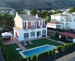 Vista exterior de Casa o xalet de lloguer en Finestrat amb Jardí privat, Terrassa i Piscina