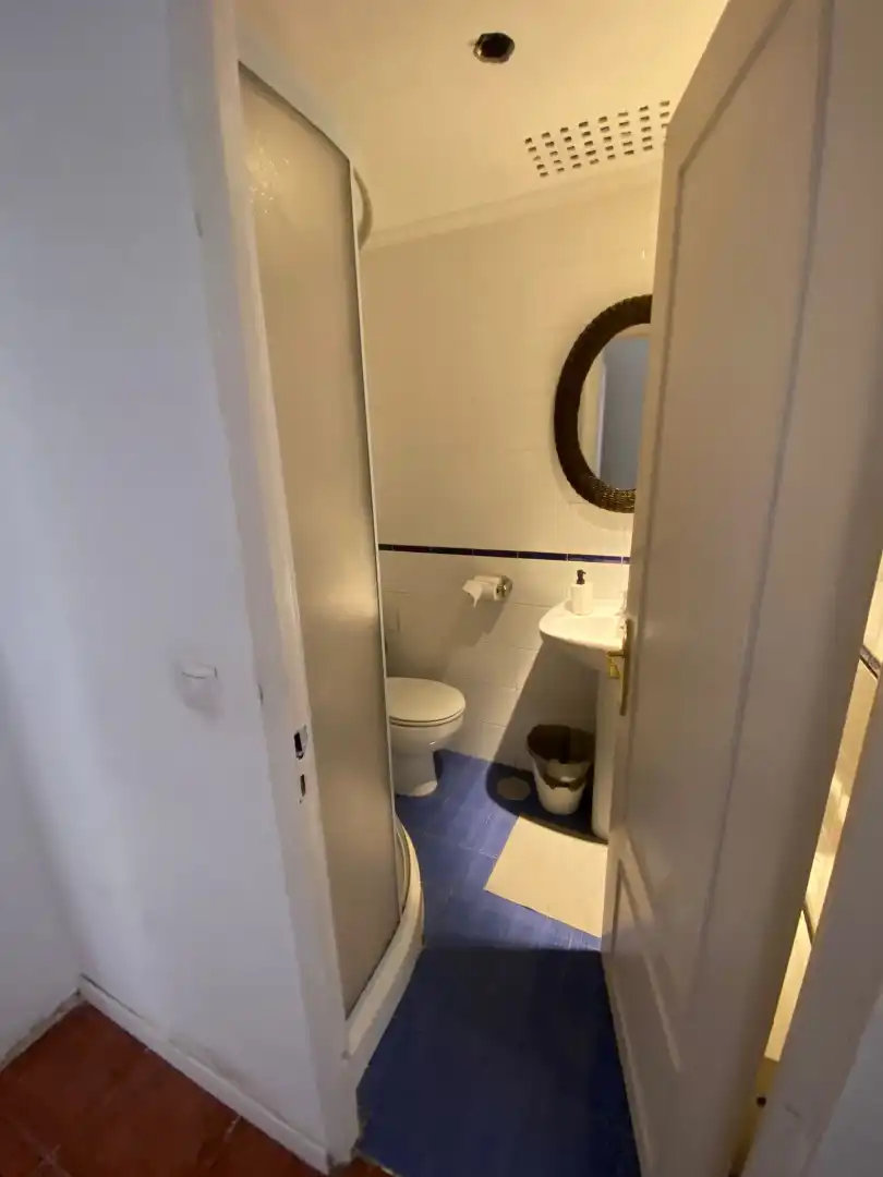 Badezimmer von Wohnung zur Miete in Madrid mit Heizung, Parkett und Möbliert