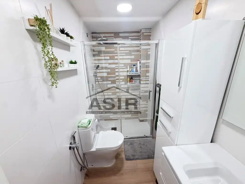 Bany de Pis de lloguer en Alzira amb Aire condicionat i Terrassa