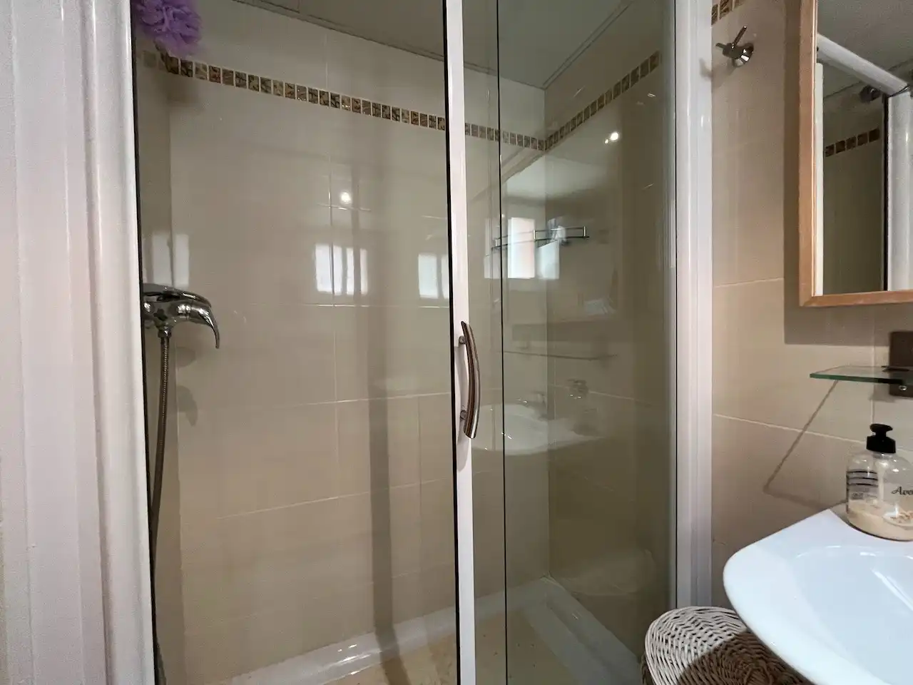 Baño de Casa adosada en venta en Vélez-Málaga con Aire acondicionado, Calefacción y Jardín privado