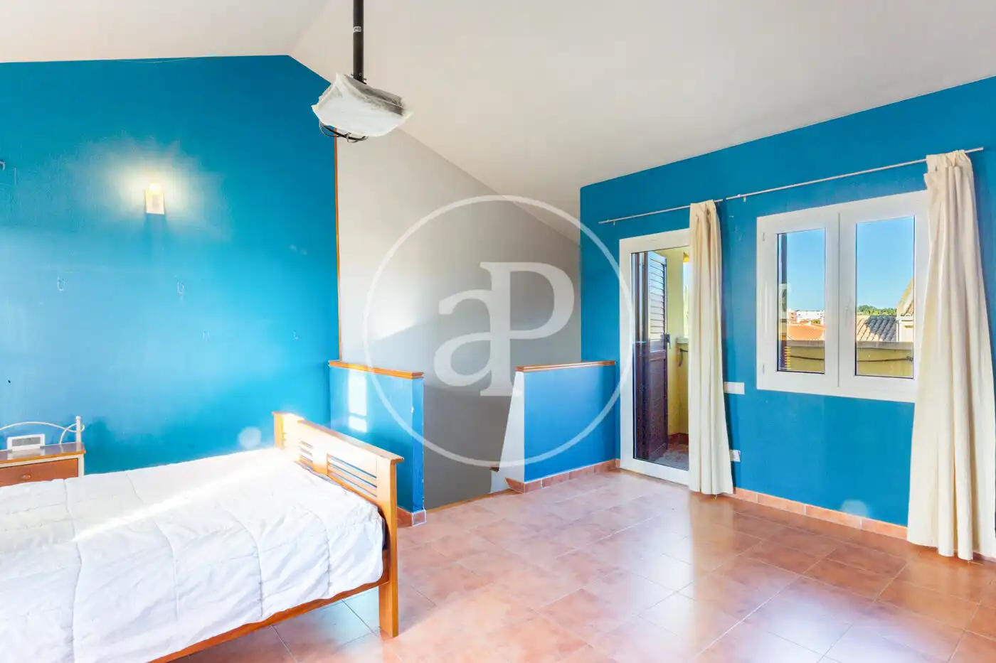 Habitación de Casa adosada en venta en Riba-roja de Túria con Aire acondicionado, Calefacción y Jardín privado