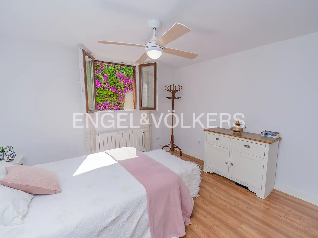 Habitación de Casa o chalet en venta en El Campello con Aire acondicionado, Calefacción y Jardín privado