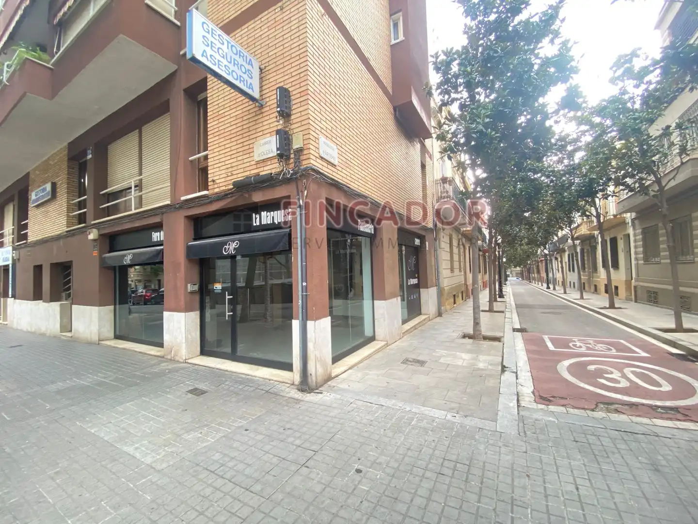Vista exterior de Local en venta en Barcelona