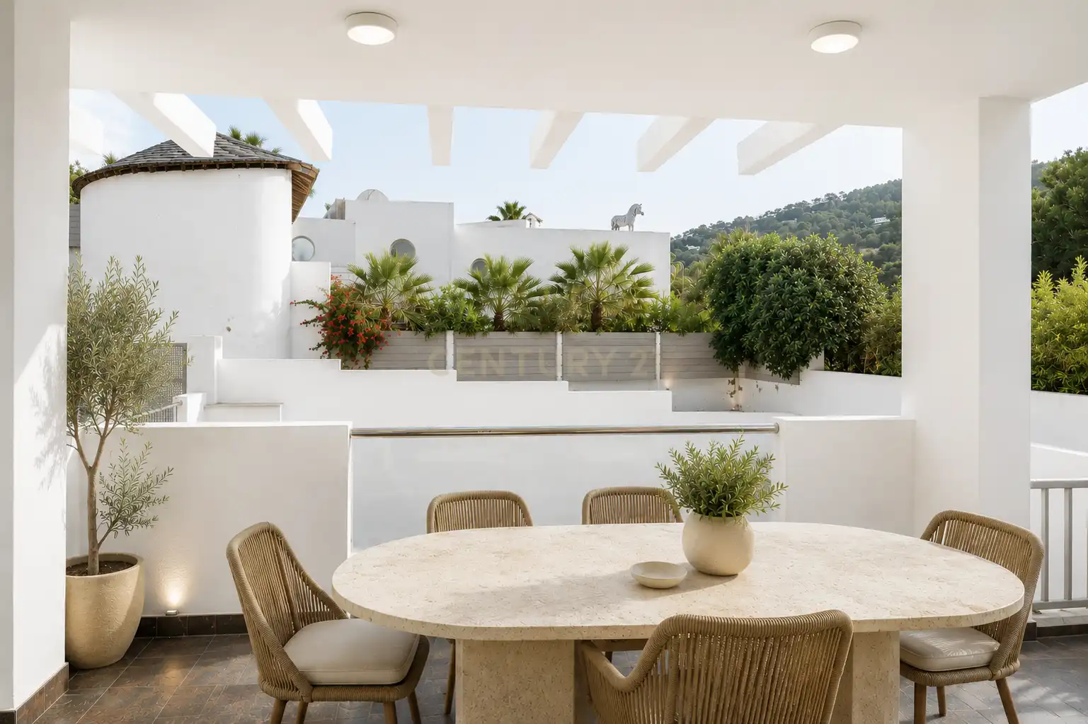 Terrasse von Einfamilien-Reihenhaus zum Verkauf in Sant Josep de sa Talaia mit Klimaanlage, Privatgarten und Abstellraum