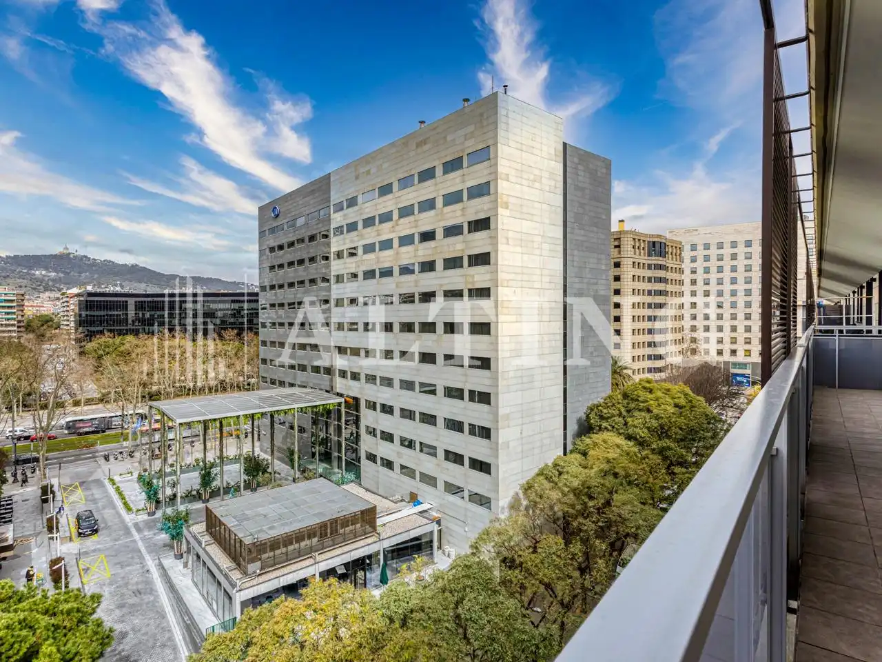 Außenansicht von Wohnung zum Verkauf in Barcelona mit Parkett, Terrasse und Abstellraum