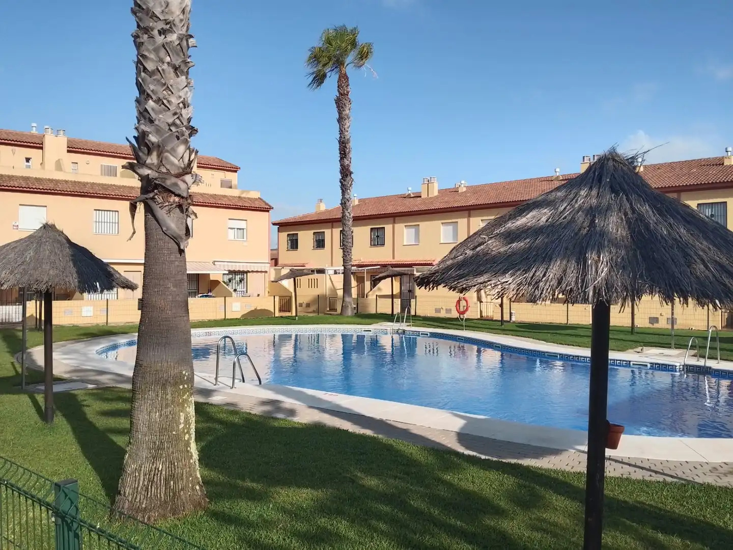 Piscina de Casa adosada en venta en Islantilla con Aire acondicionado, Terraza y Piscina