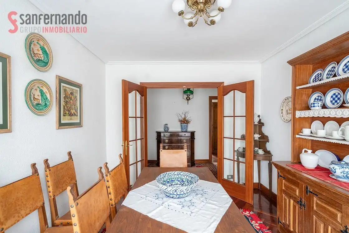 Comedor de Piso en venta en Corvera de Toranzo con Calefacción