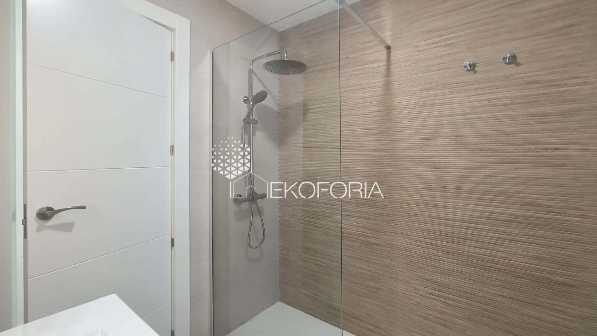 Baño de Piso en venta en Paterna con Aire acondicionado, Calefacción y Terraza