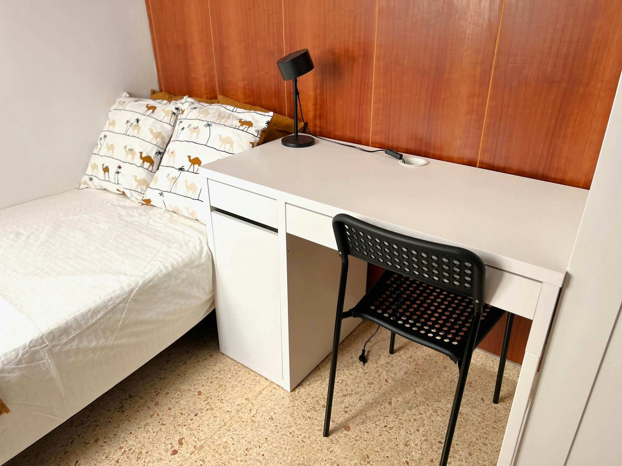 Dormitori de Pis per a compartir en  Valencia Capital amb Aire condicionat, Moblat i Rentadora