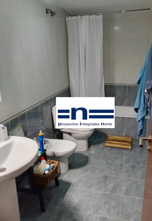 Bany de Pis en venda en Arteixo amb Calefacció, Parquet i Traster