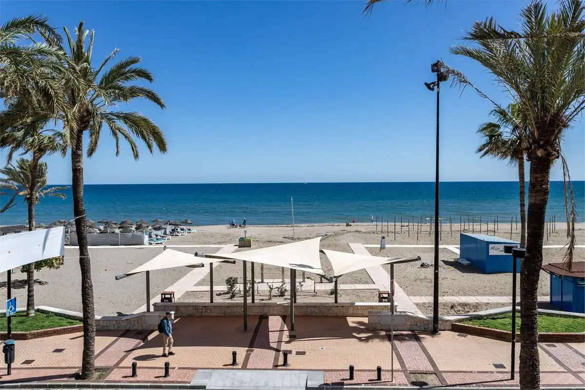 Außenansicht von Erdgeschoss zum Verkauf in Fuengirola mit Terrasse