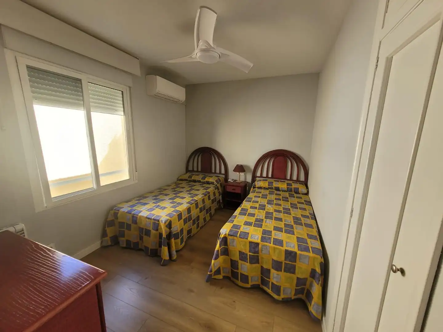 Dormitori de Casa adosada de lloguer en Alicante / Alacant amb Aire condicionat, Calefacció i Jardí privat