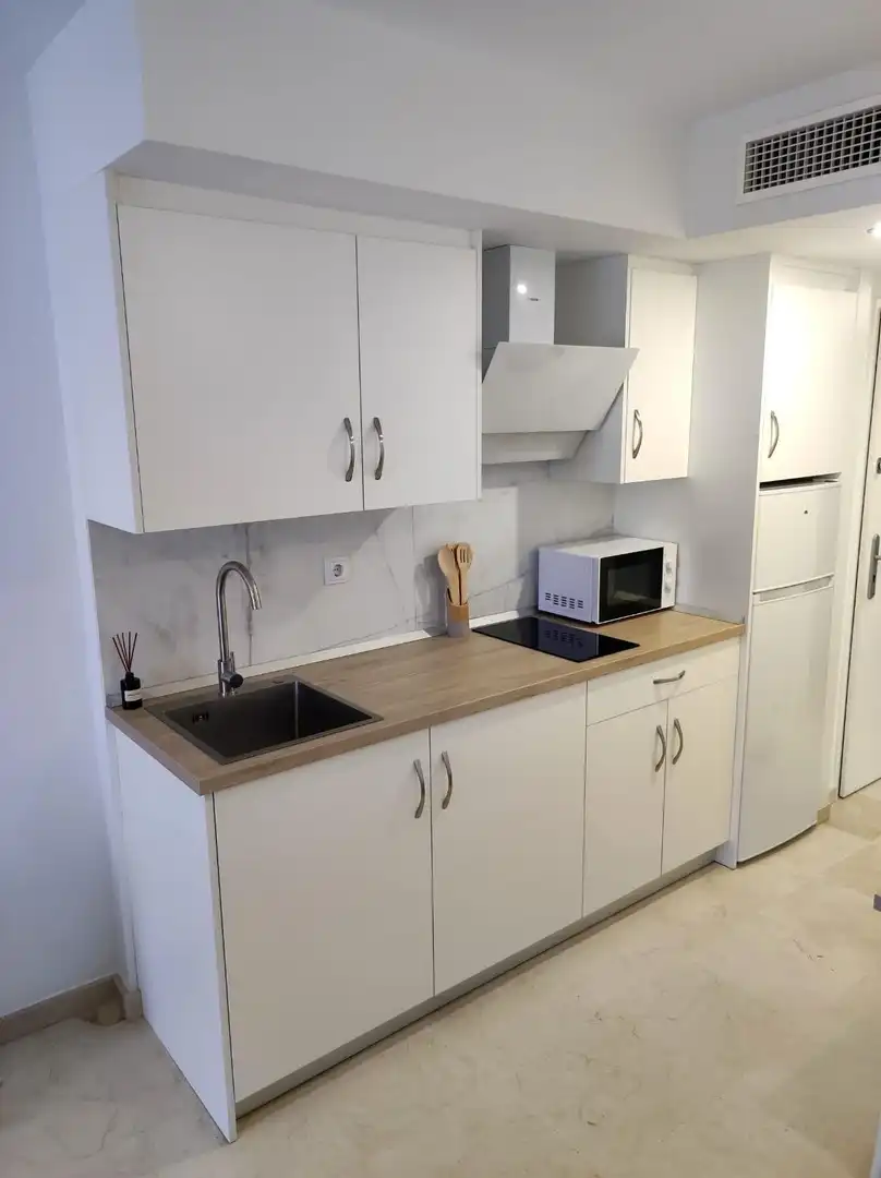 Cocina de Apartamento de alquiler en Benalmádena con Aire acondicionado, Calefacción y Terraza