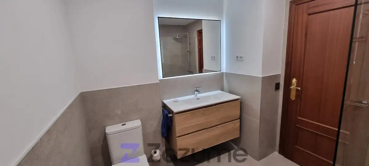 Bathroom of Flat for rent in Madrid  with Air Conditioner, Heating and Private garden