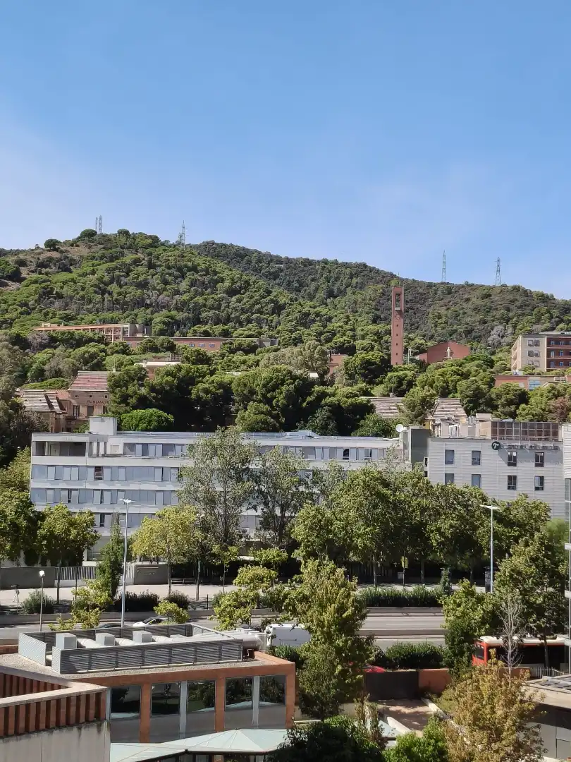 Außenansicht von Maisonette zum Verkauf in Barcelona mit Klimaanlage, Heizung und Parkett