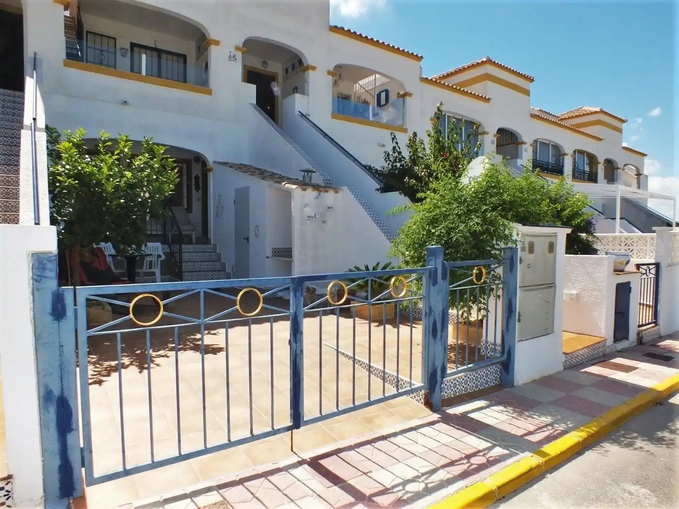 Vista exterior de Casa o xalet en venda en Santa Pola amb Aire condicionat, Calefacció i Jardí privat