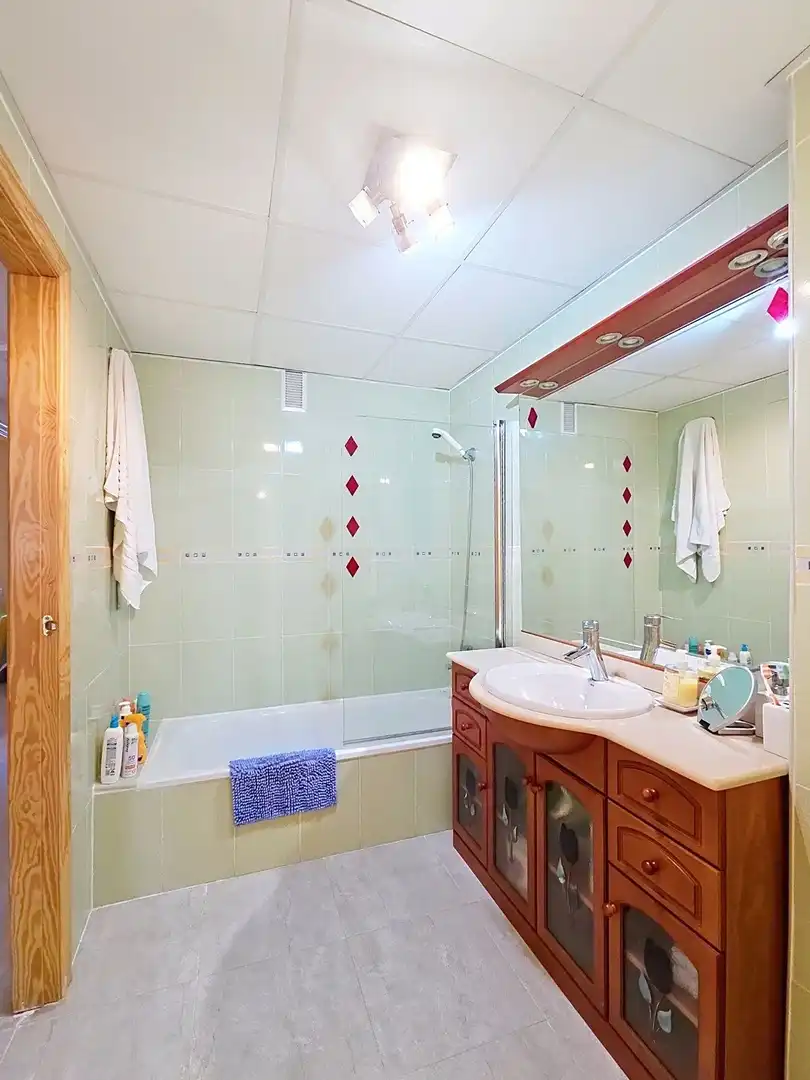 Bathroom of Flat for sale in Miramar  with Air Conditioner, Heating and Terrace