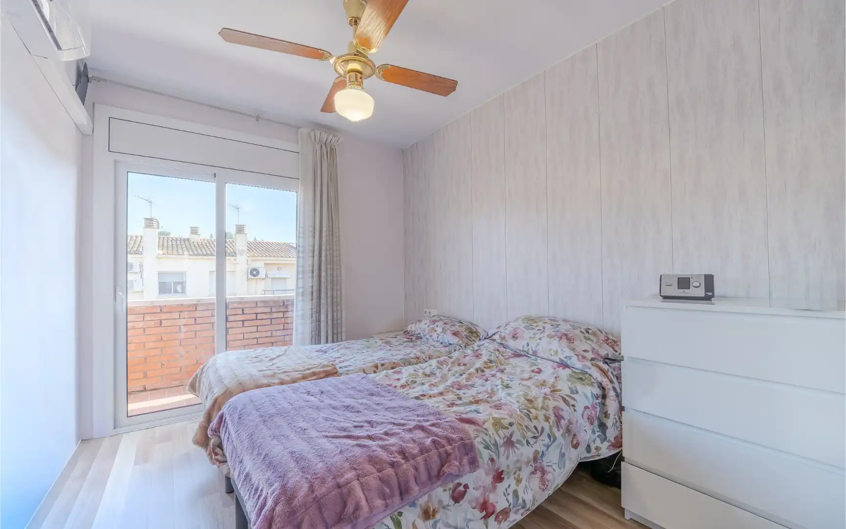 Habitación de Casa o chalet en venta en Girona con Aire acondicionado, Calefacción y Jardín privado
