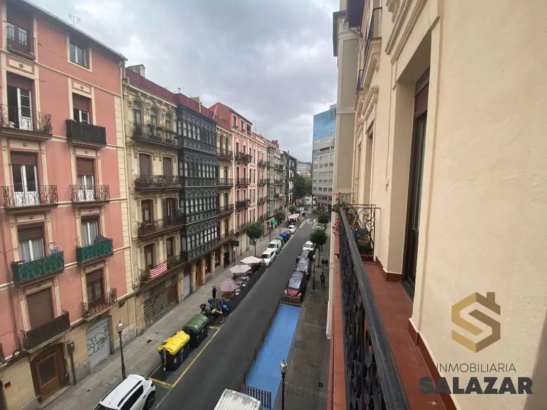 Vista exterior de Apartament de lloguer en Abando - Albia