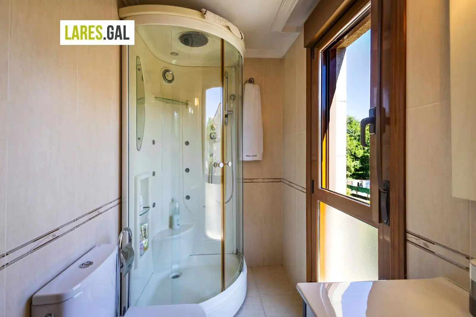 Badezimmer von Einfamilien-Reihenhaus zum Verkauf in Cangas  mit Heizung, Terrasse und Abstellraum