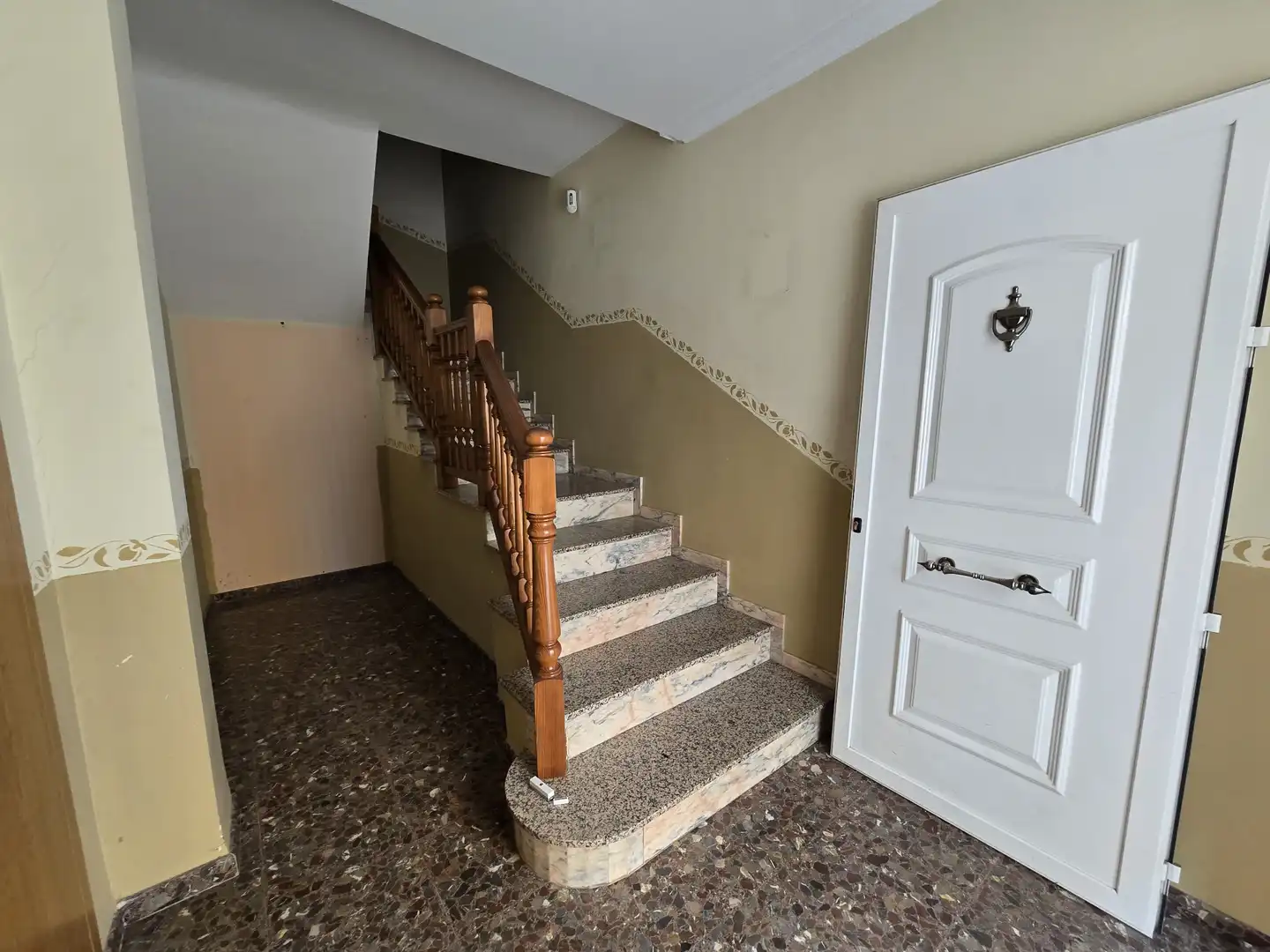 Casa adosada en venta en Utiel con Terraza