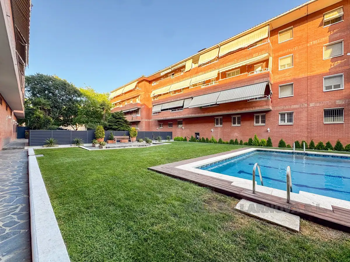 Piscina de Pis en venda en Mollet del Vallès amb Calefacció, Jardí privat i Piscina comunitària
