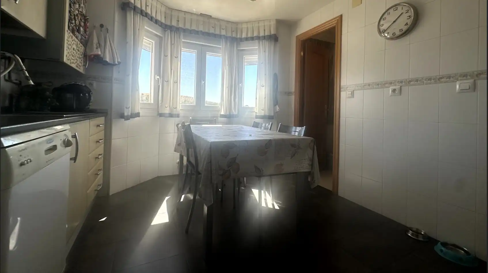 Esszimmer von Einfamilien-Reihenhaus zum Verkauf in Algete mit Klimaanlage, Heizung und Privatgarten