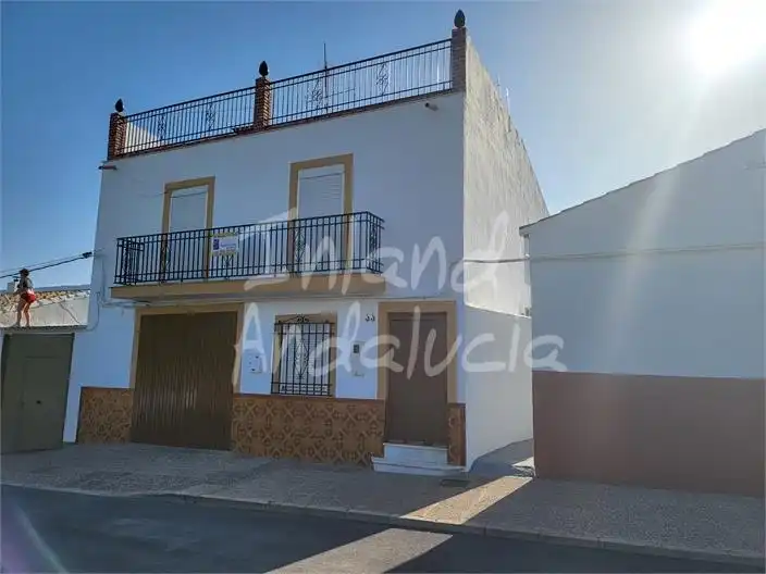 Vista exterior de Casa adosada en venda en Antequera amb Aire condicionat, Terrassa i Traster