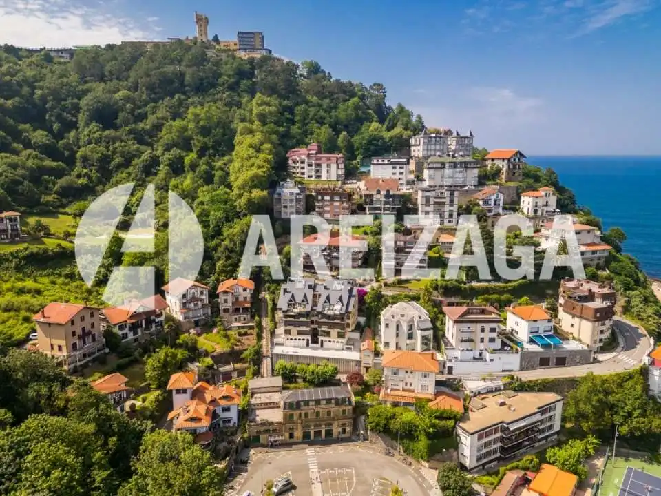 Vista exterior de Casa o xalet en venda en Donostia - San Sebastián  amb Calefacció, Jardí privat i Terrassa